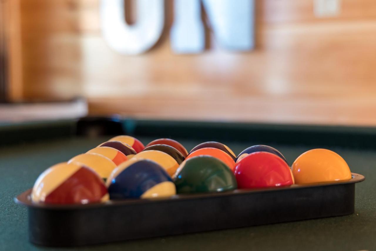 Mountain Haven: Dual Hot Tubs & Entertainment Hub * Pigeon Forge
