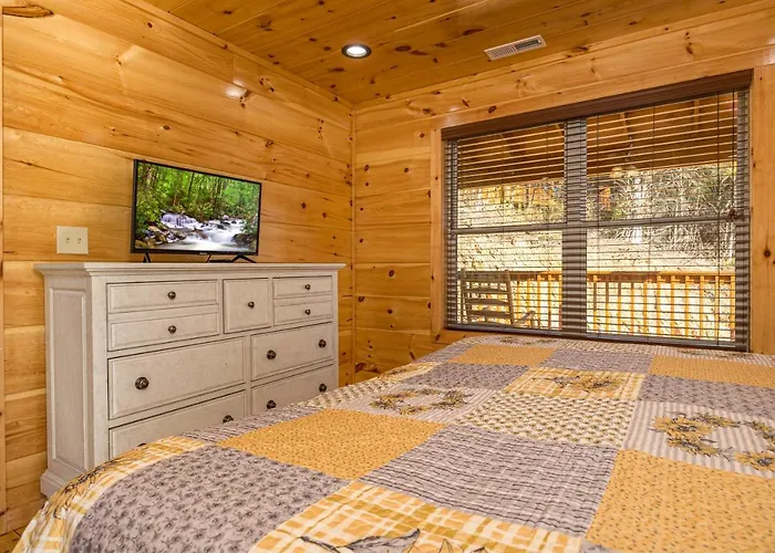 5Bd5B Escape Cabin With 2 Hottubs, Thtr &Game Rm,1Mi To The Parkway! 4Mi To Dollywood - Spring Deal
