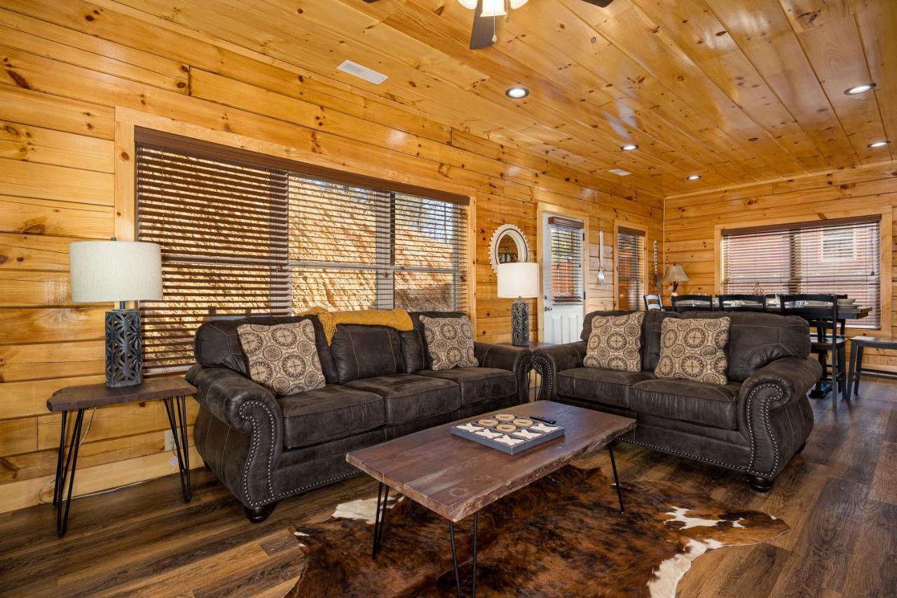 Appartement 5bd5b Escape With 2 Hottubs, Thtr &game Rm,1mi To The Parkway! 4mi To Dollywood - Spring