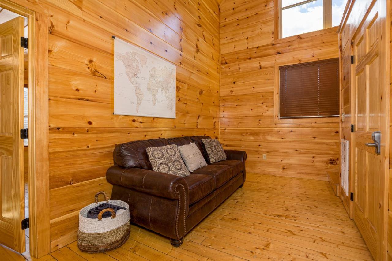 Appartement 5bd5b Escape With 2 Hottubs, Thtr &game Rm,1mi To The Parkway! 4mi To Dollywood - Spring *