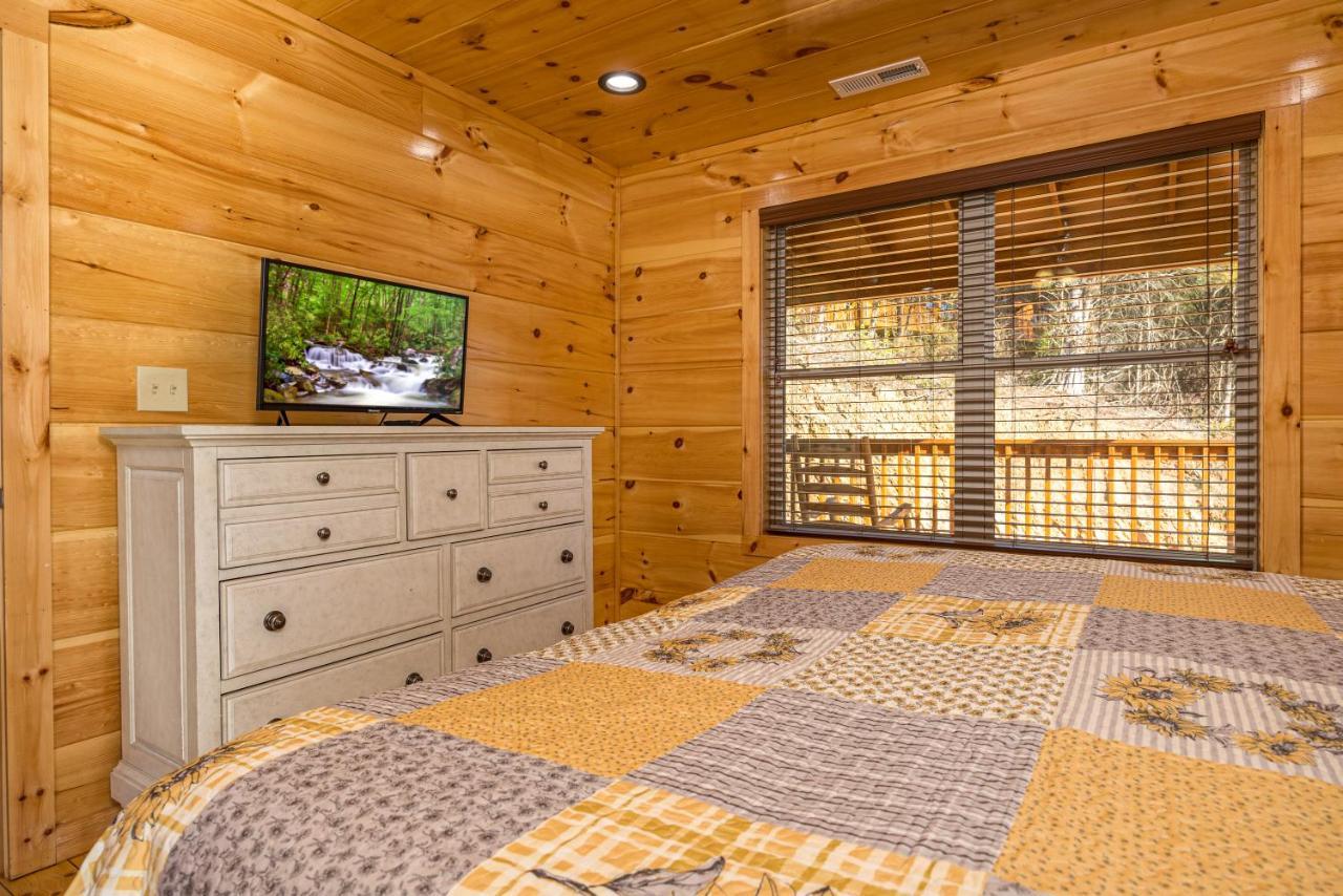 5bd5b Escape With 2 Hottubs, Thtr &game Rm,1mi To The Parkway! 4mi To Dollywood - Spring