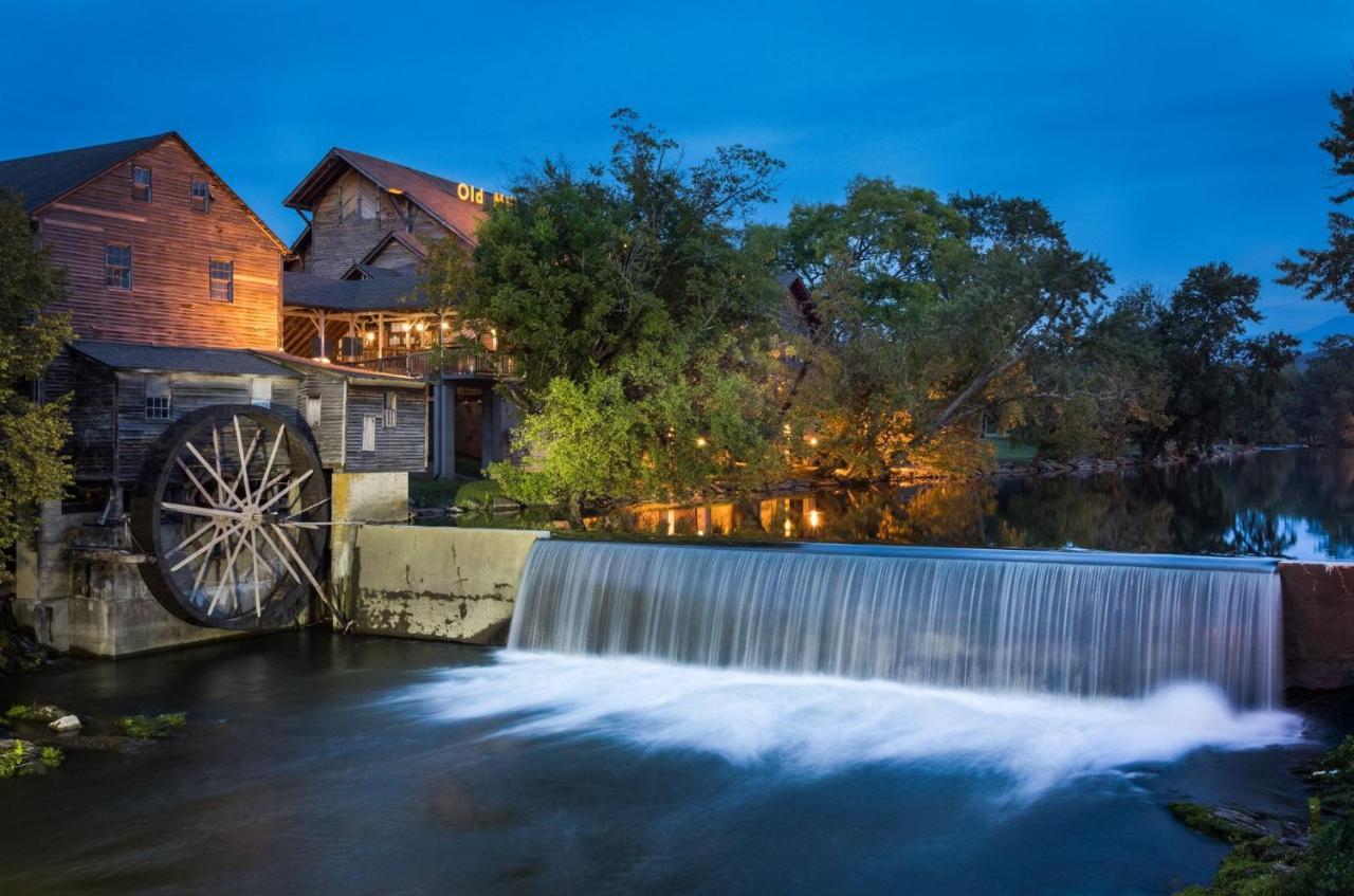 Appartement 5bd5b Escape With 2 Hottubs, Thtr &game Rm,1mi To The Parkway! 4mi To Dollywood - Spring *