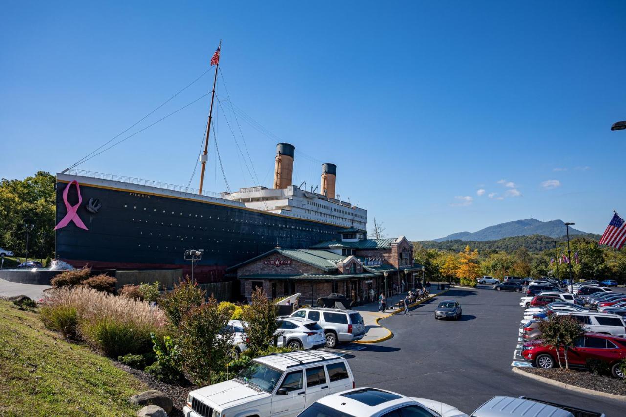 5bd5b Escape With 2 Hottubs, Thtr &game Rm,1mi To The Parkway! 4mi To Dollywood - Spring *