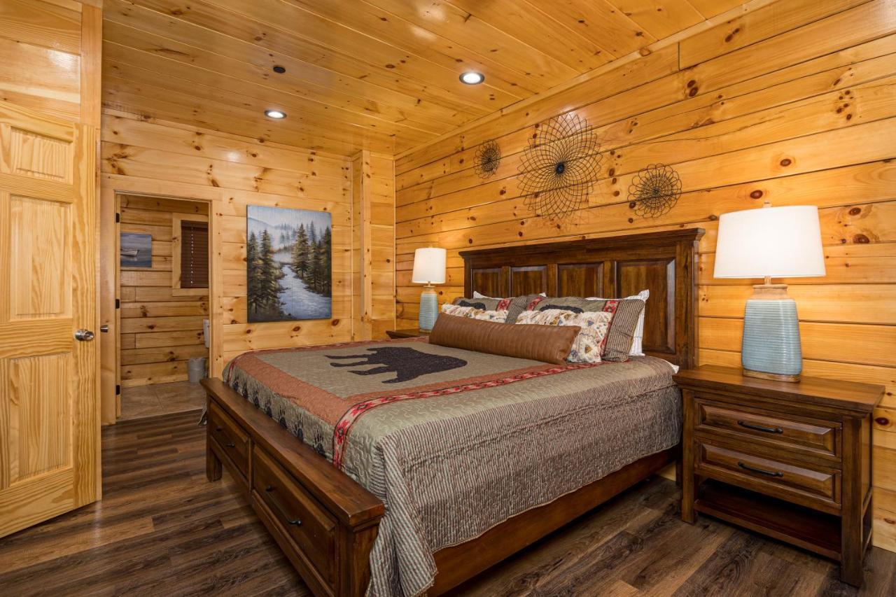 Appartement 5bd5b Escape With 2 Hottubs, Thtr &game Rm,1mi To The Parkway! 4mi To Dollywood - Spring
