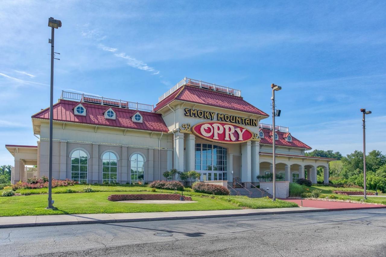 Appartement 5bd5b Escape With 2 Hottubs, Thtr &game Rm,1mi To The Parkway! 4mi To Dollywood - Spring *