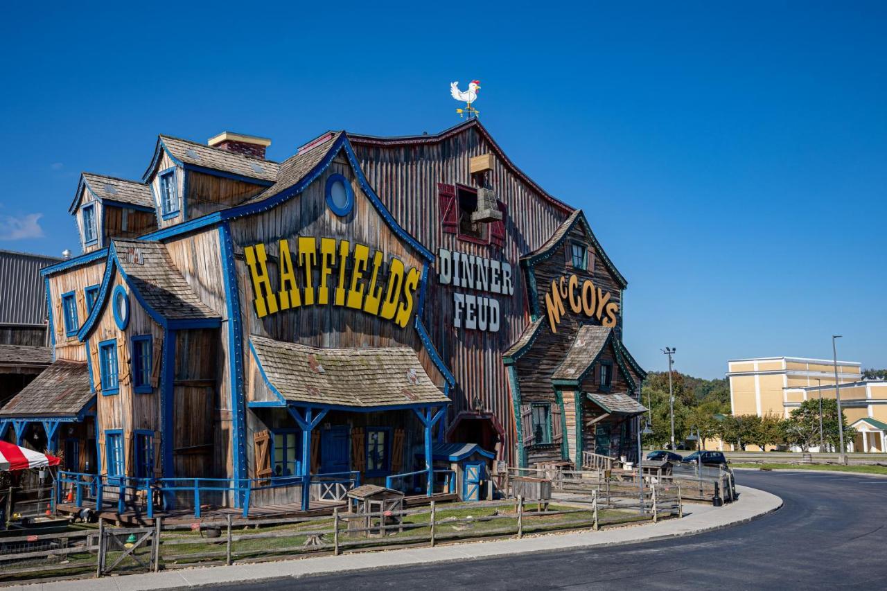 5bd5b Escape With 2 Hottubs, Thtr &game Rm,1mi To The Parkway! 4mi To Dollywood - Spring Appartement Pigeon Forge