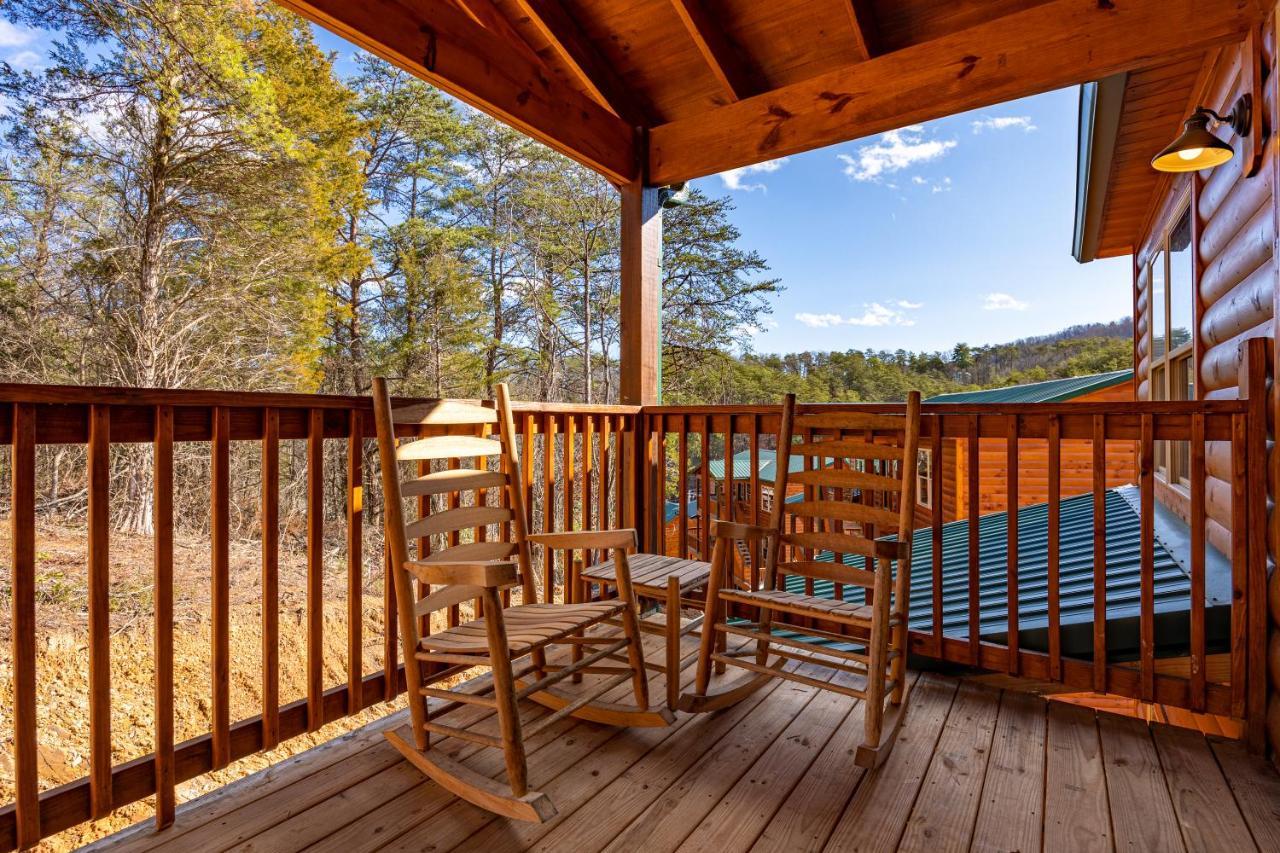 5bd5b Escape With 2 Hottubs, Thtr &game Rm,1mi To The Parkway! 4mi To Dollywood - Spring