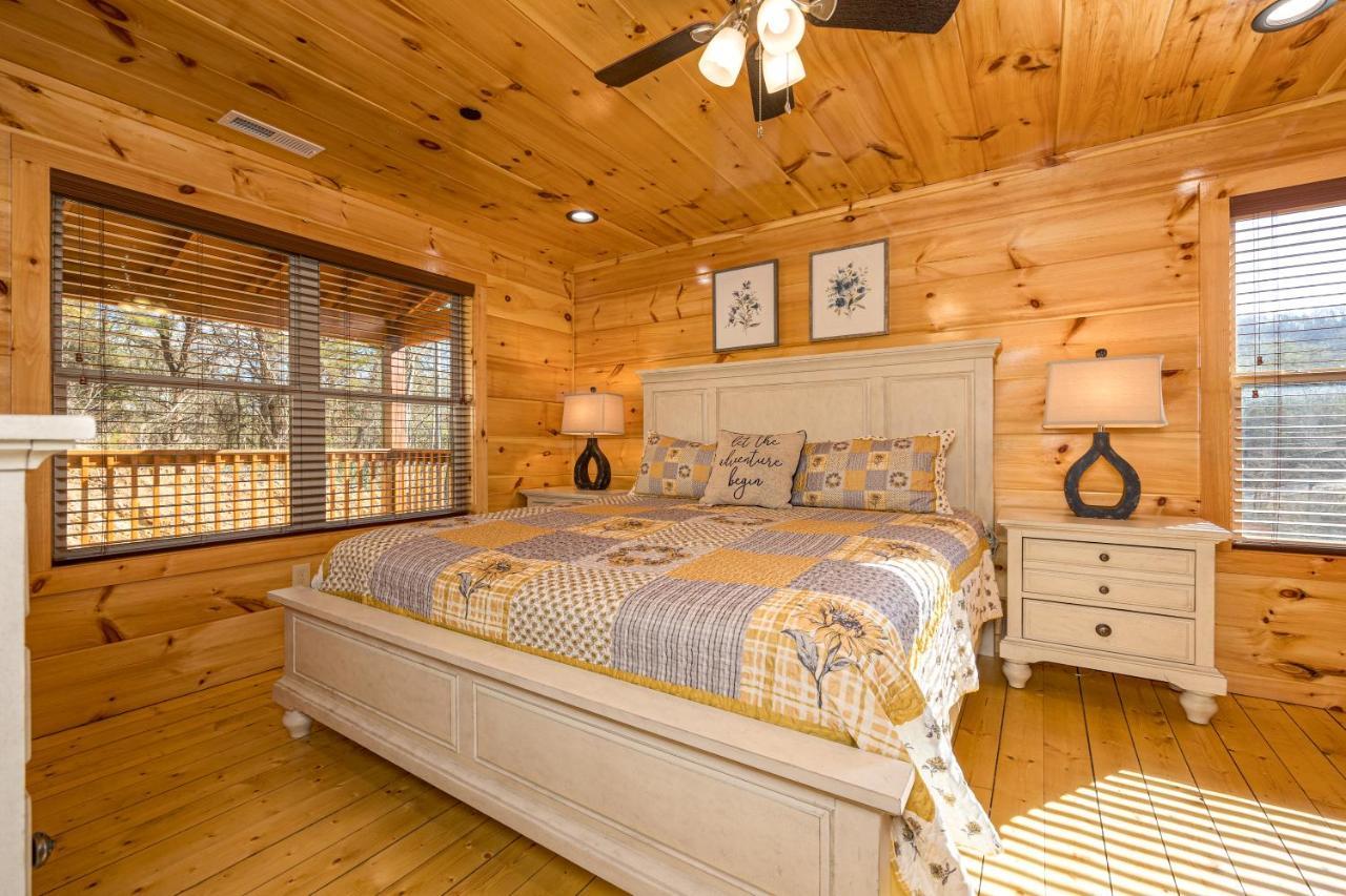 5bd5b Escape With 2 Hottubs, Thtr &game Rm,1mi To The Parkway! 4mi To Dollywood - Spring *