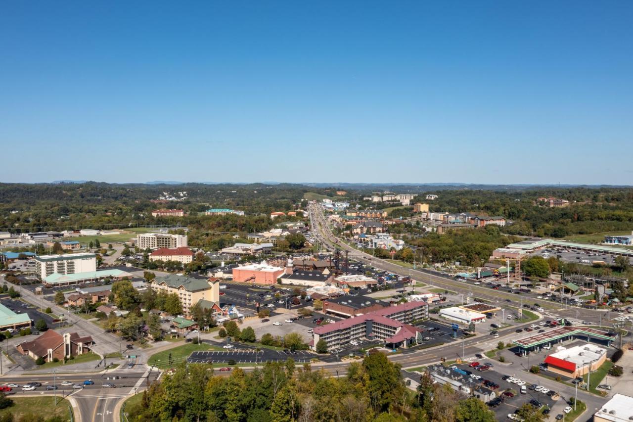 Appartement 5bd5b Escape With 2 Hottubs, Thtr &game Rm,1mi To The Parkway! 4mi To Dollywood - Spring Pigeon Forge