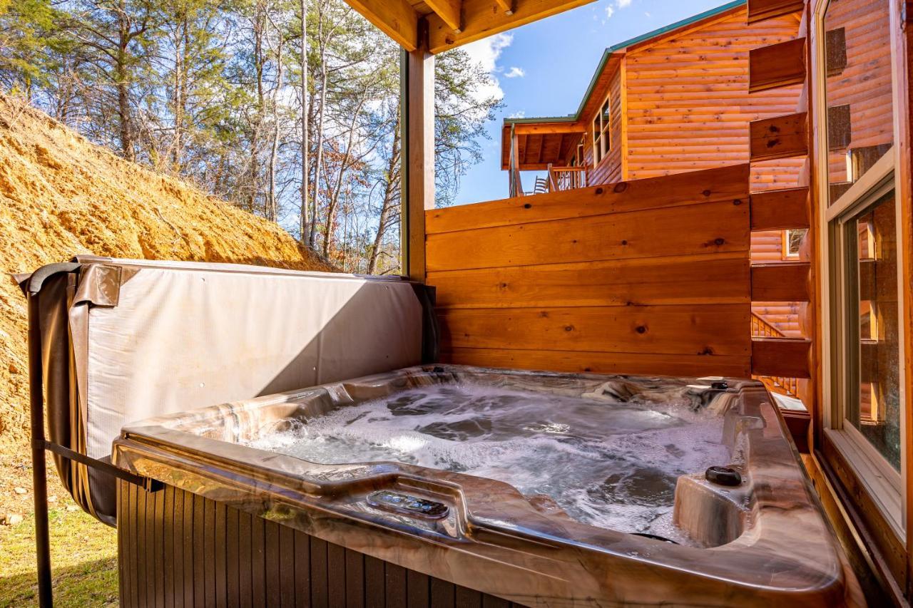 5bd5b Escape With 2 Hottubs, Thtr &game Rm,1mi To The Parkway! 4mi To Dollywood - Spring Appartement *