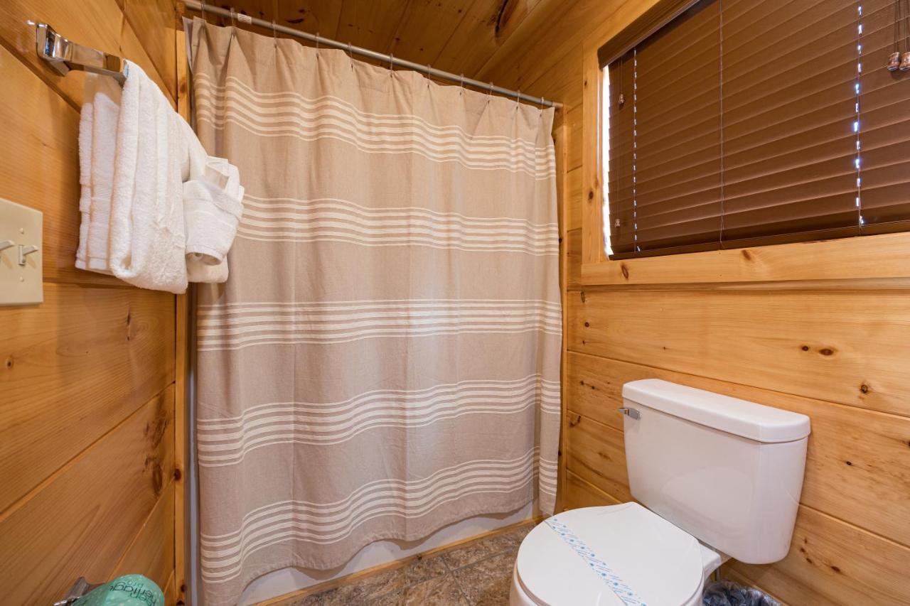 5bd5b Escape With 2 Hottubs, Thtr &game Rm,1mi To The Parkway! 4mi To Dollywood - Spring Appartement